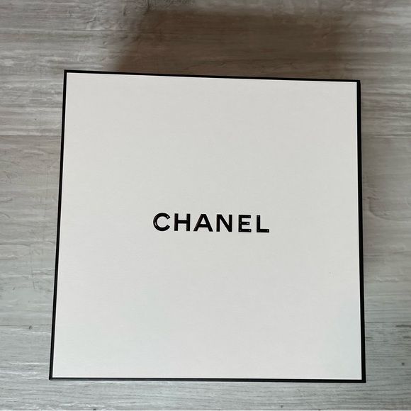 Chanel gift box - Picture 2 of 11